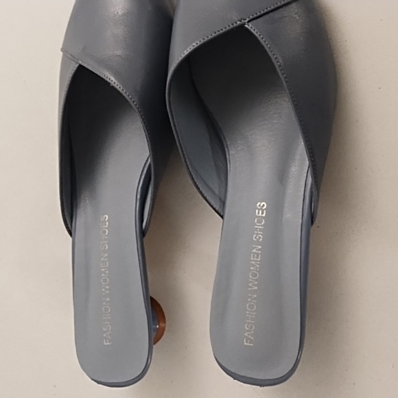 Light Denim Blue Low Kitten Heel Mule Shoe Pointed Toe 8.5 Runs 1/2 Size Small - Picture 8 of 9